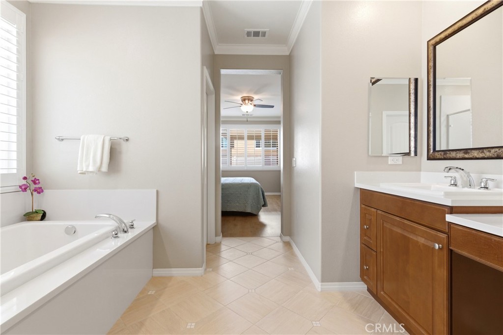 11414 CORTE LOS LAURELES
