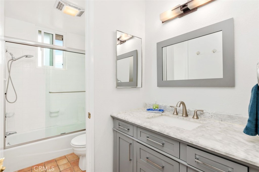 999 N Pacific Street Unit: B218