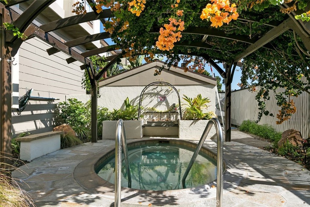 999 N Pacific Street Unit: B218