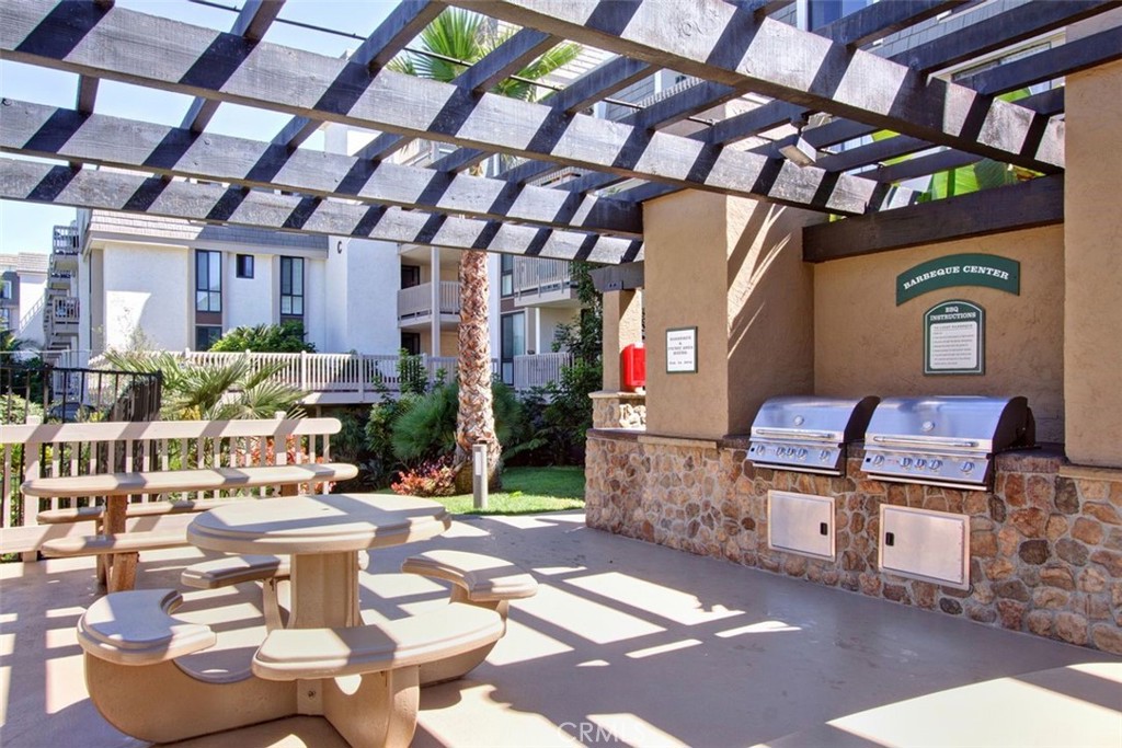 999 N Pacific Street Unit: B218