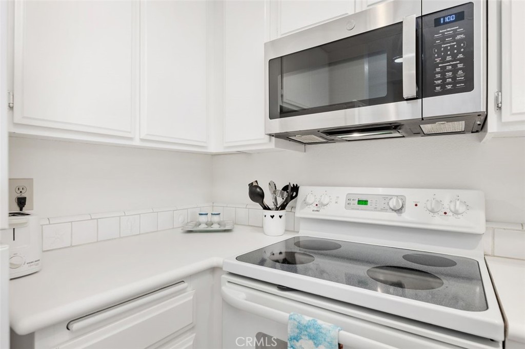 999 N Pacific Street Unit: B218