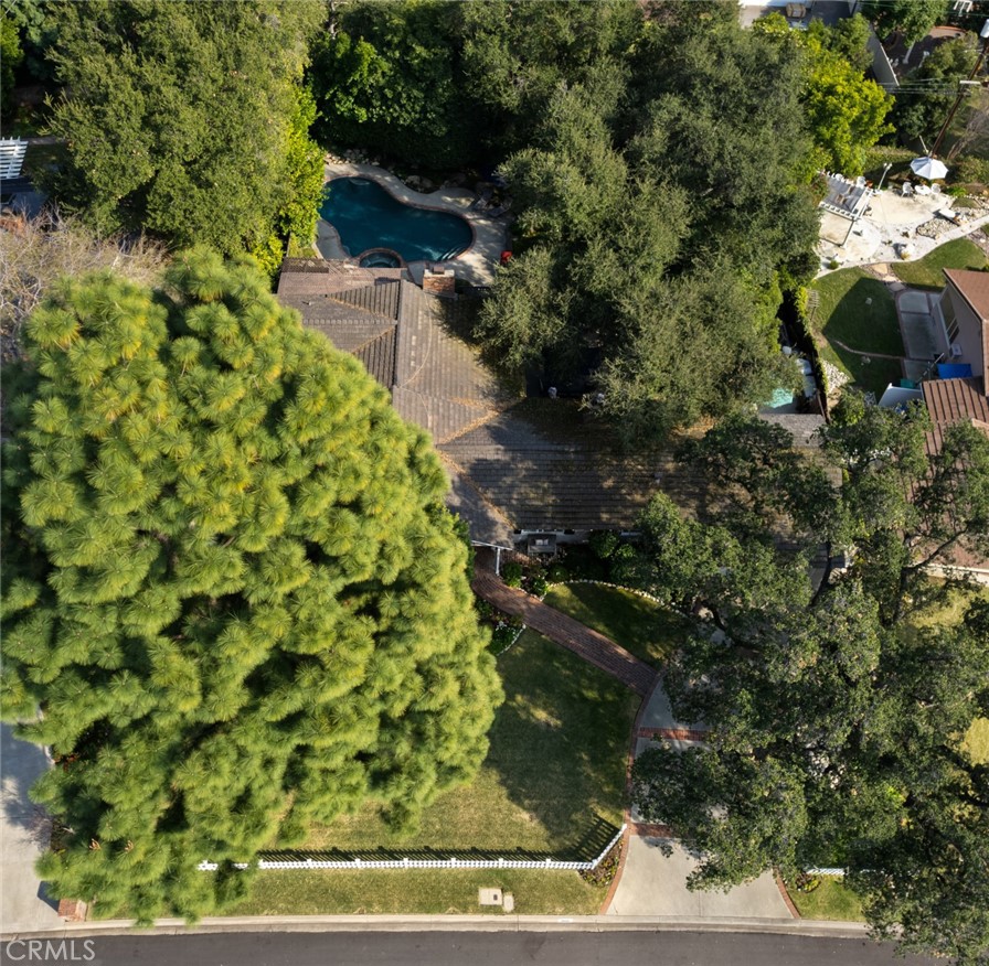 1820 Alta Oaks Drive