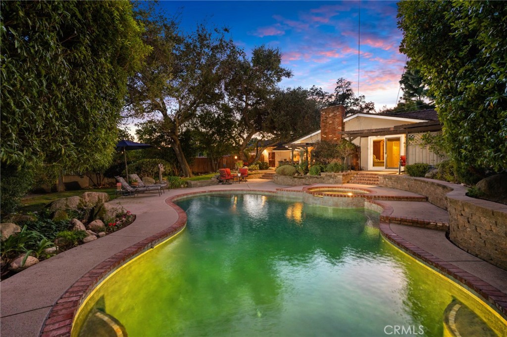 1820 Alta Oaks Drive