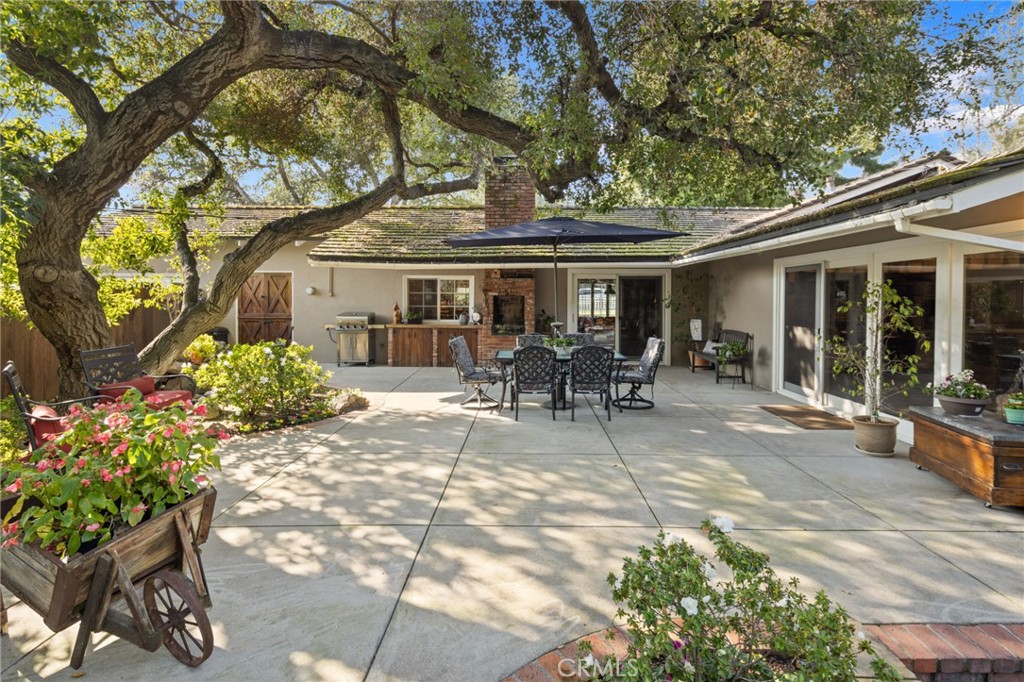 1820 Alta Oaks Drive