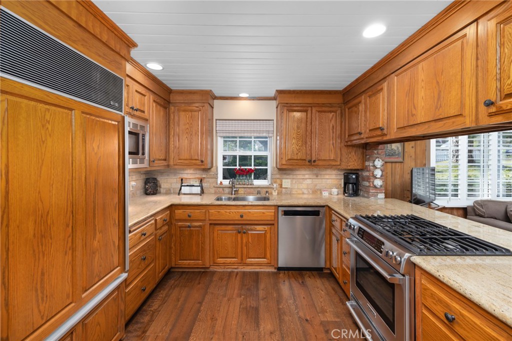 1820 Alta Oaks Drive