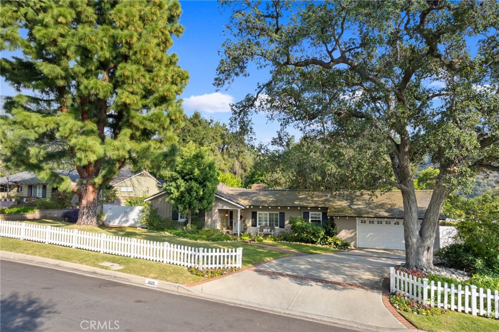 1820 Alta Oaks Drive