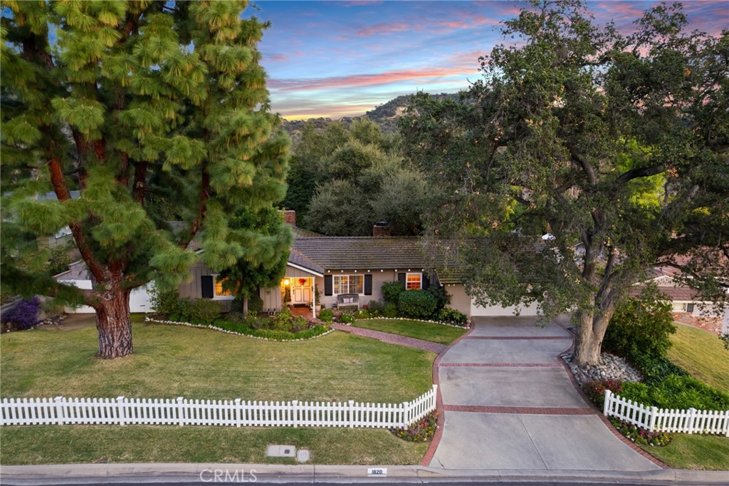 1820 Alta Oaks Drive