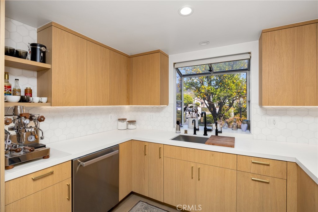 119 N Mountain Avenue B