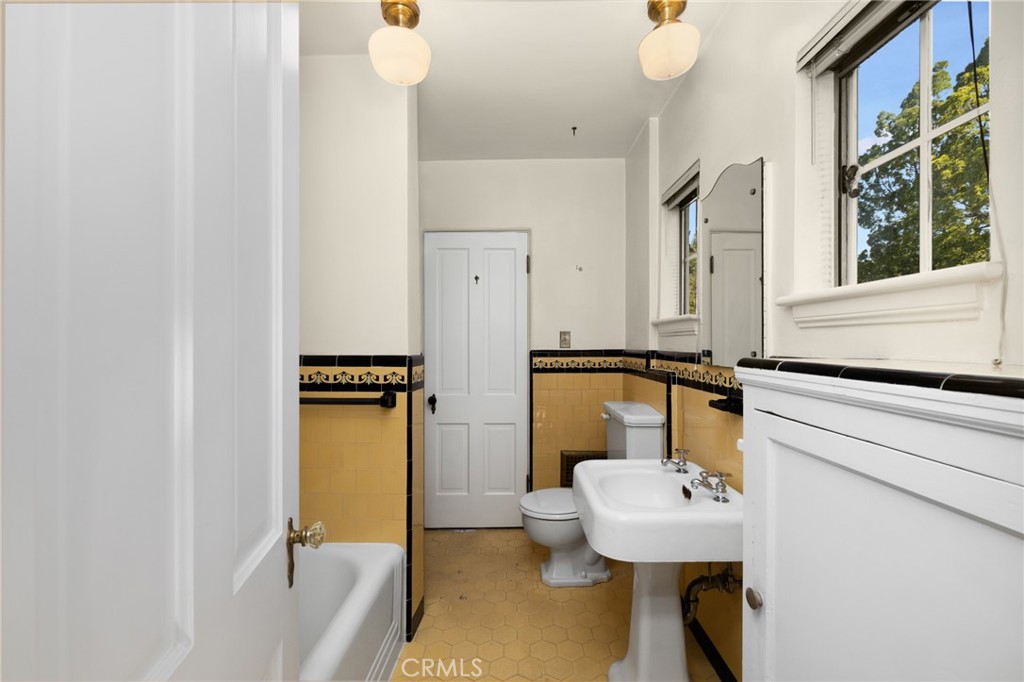 1534 Linda Vista Avenue