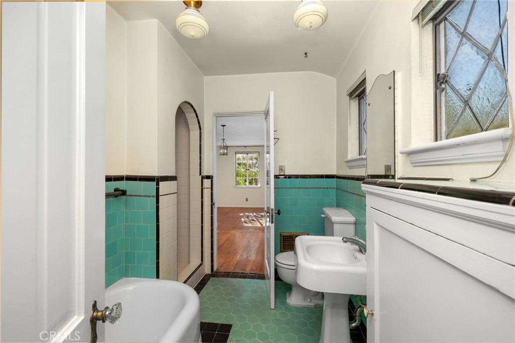 1534 Linda Vista Avenue