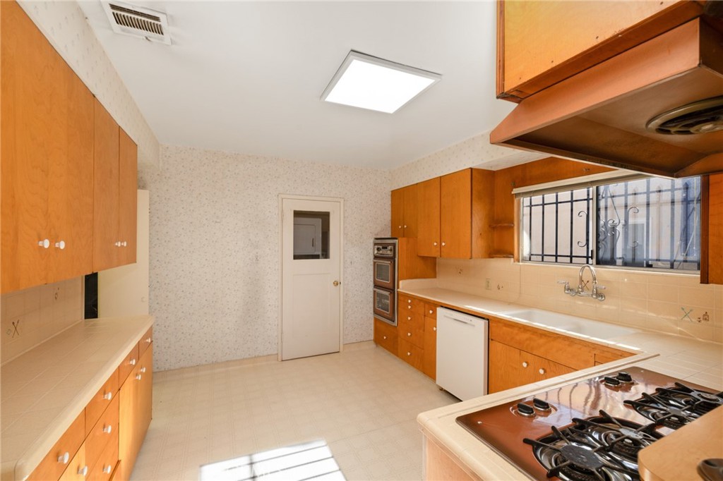 600 La Paloma Avenue