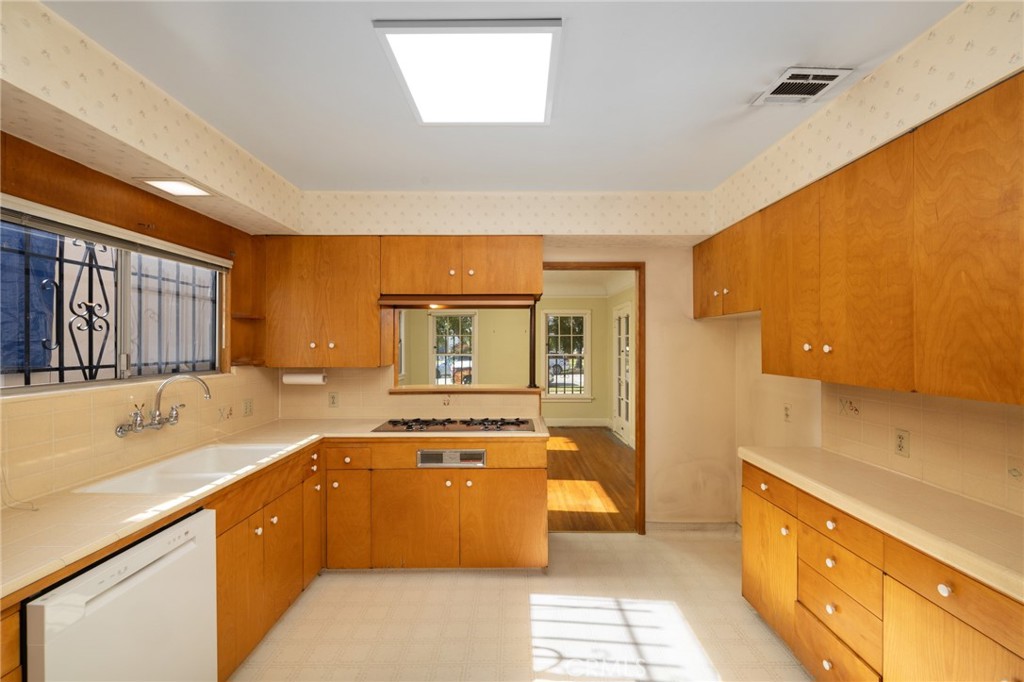 600 La Paloma Avenue