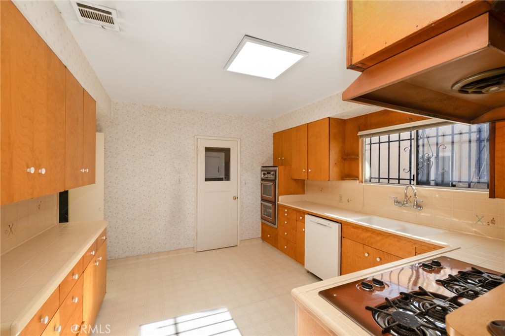 600 La Paloma Avenue