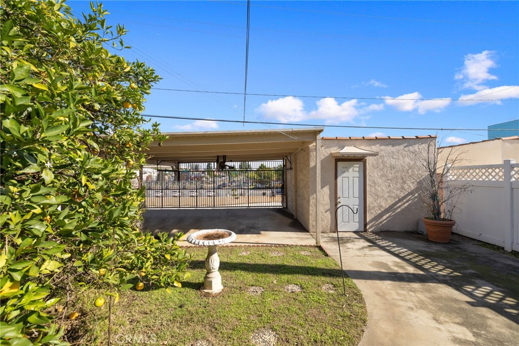 600 La Paloma Avenue