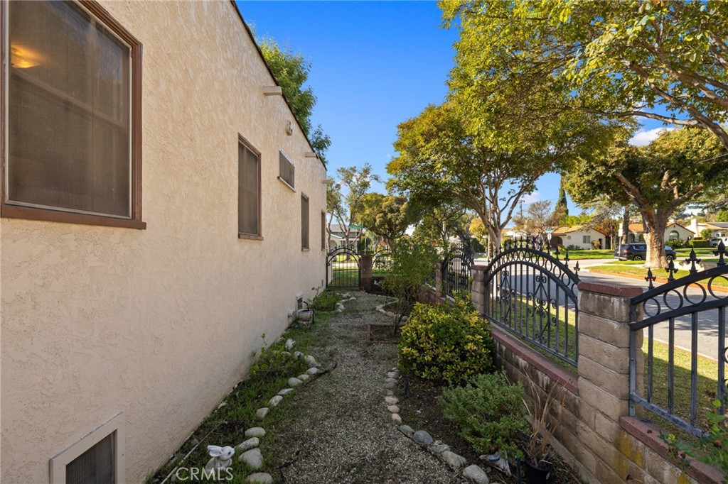 600 La Paloma Avenue