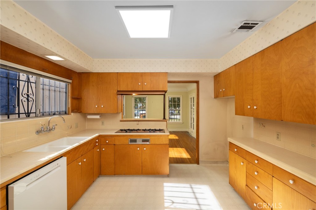 600 La Paloma Avenue