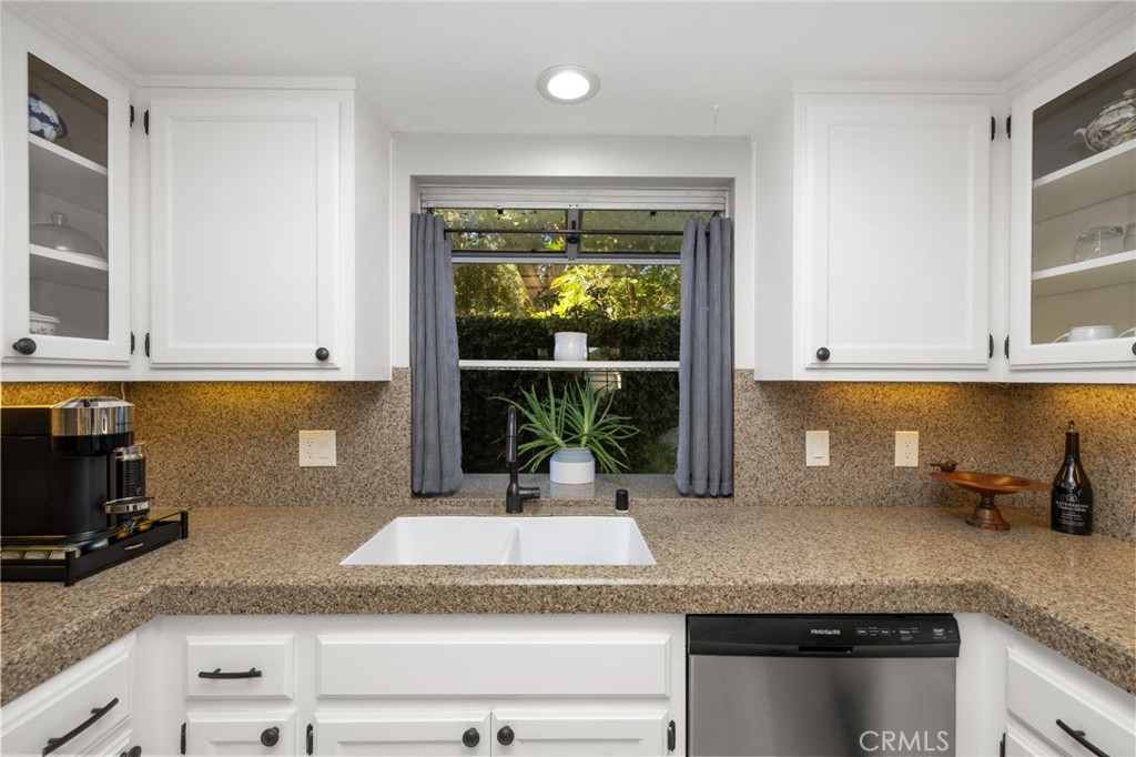 121 N Mountain Avenue