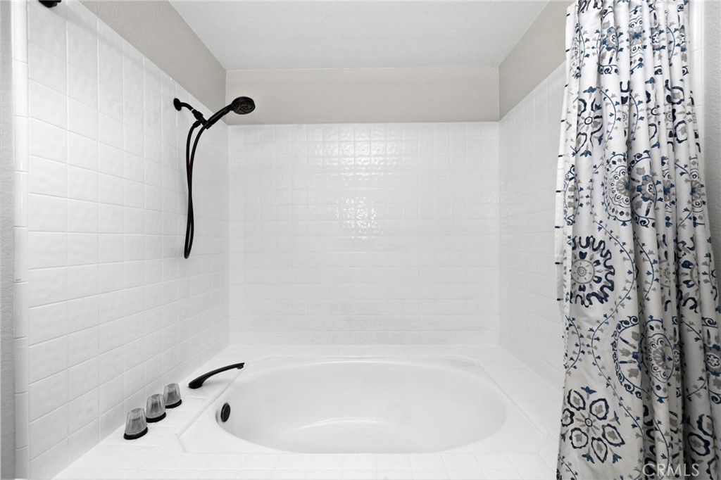 121 N Mountain Avenue