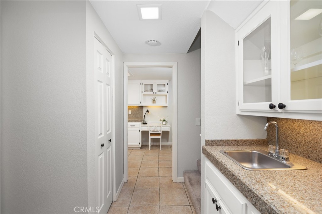 121 N Mountain Avenue