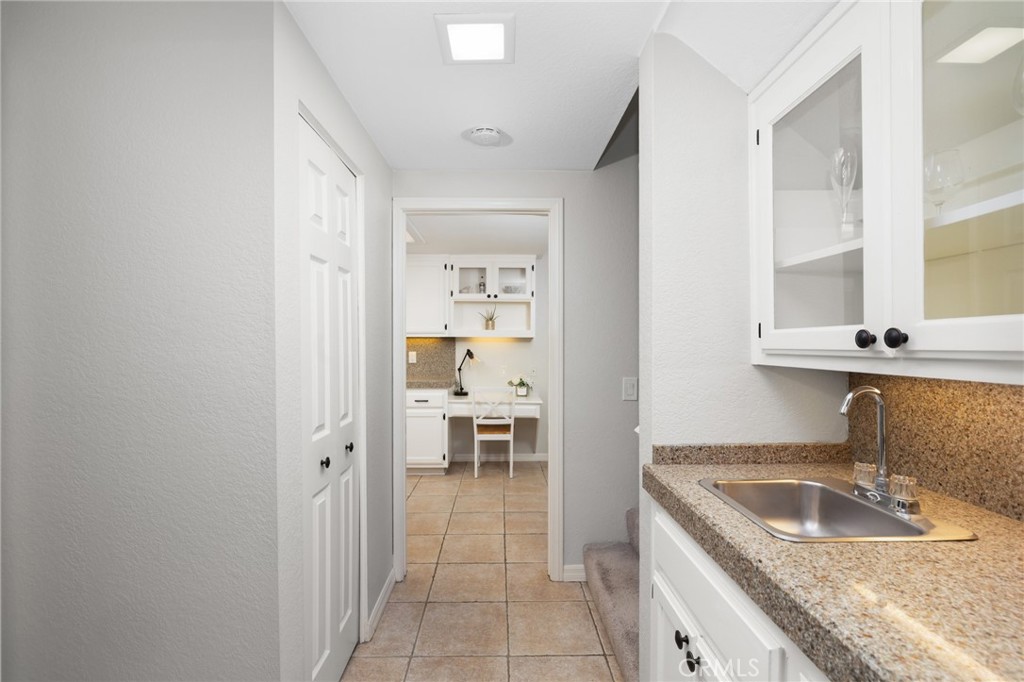 121 N Mountain Avenue