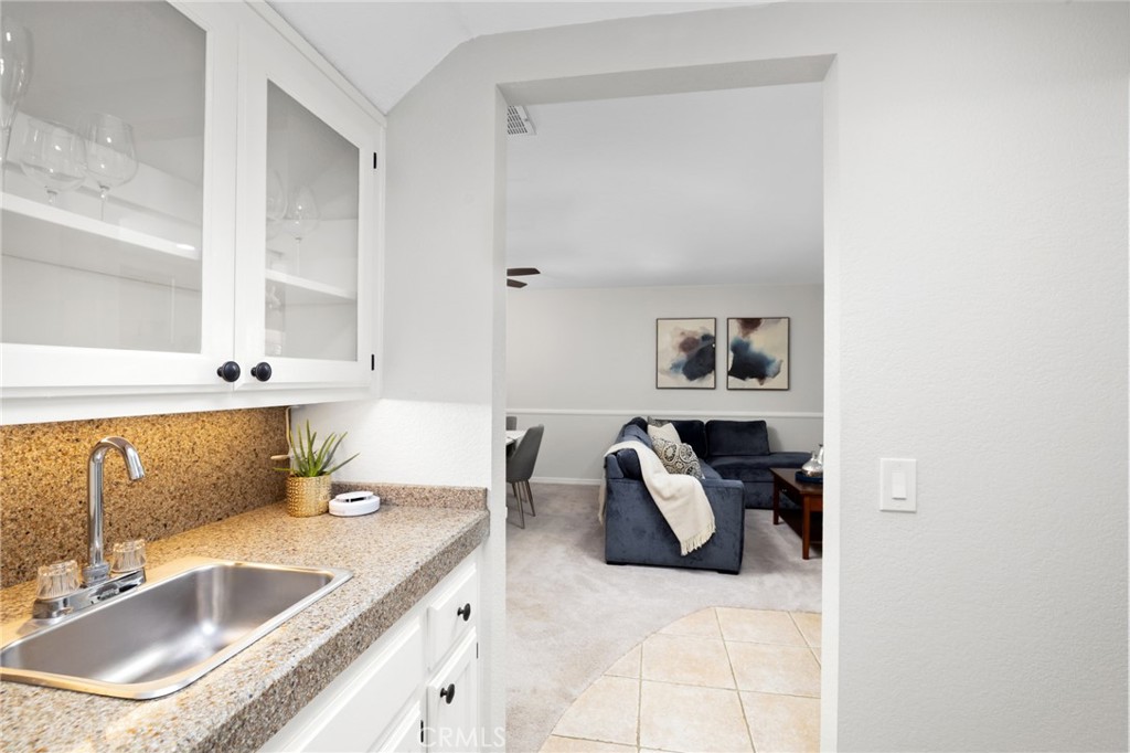 121 N Mountain Avenue