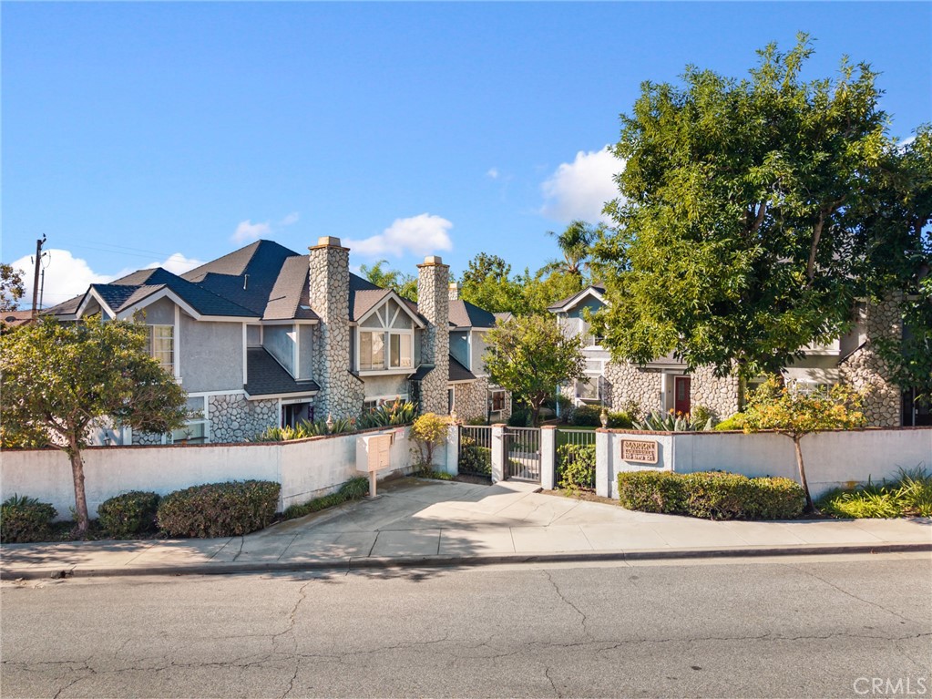 121 N Mountain Avenue