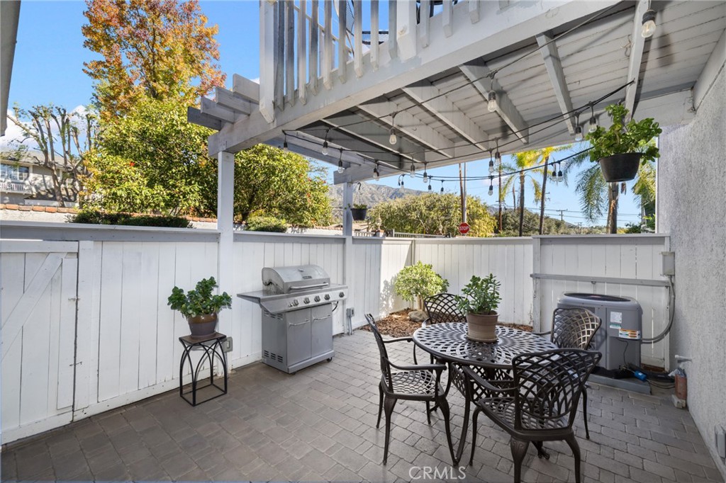 121 N Mountain Avenue