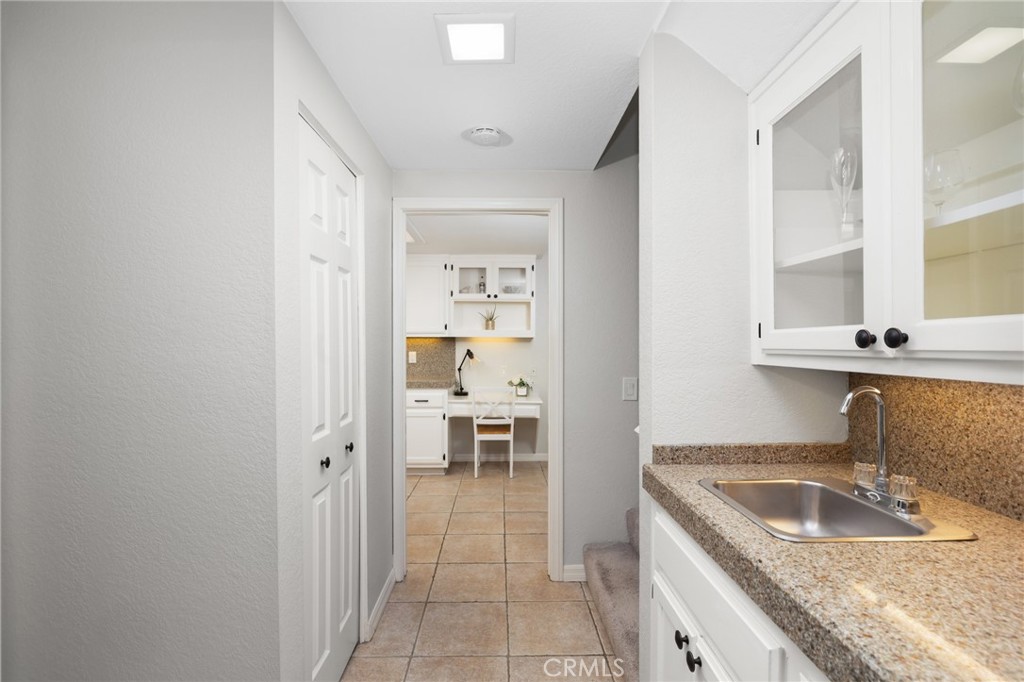 121 N Mountain Avenue