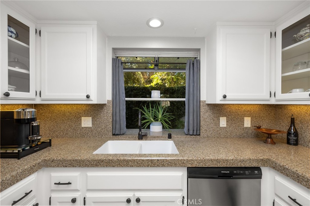 121 N Mountain Avenue