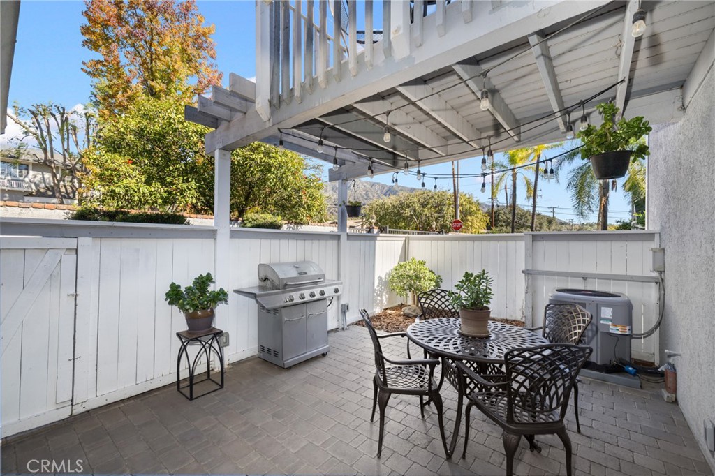 121 N Mountain Avenue