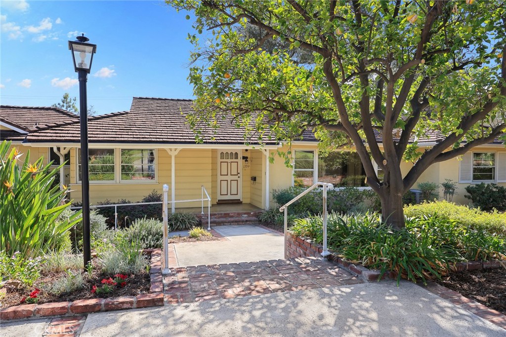 1709 El Vista Circle