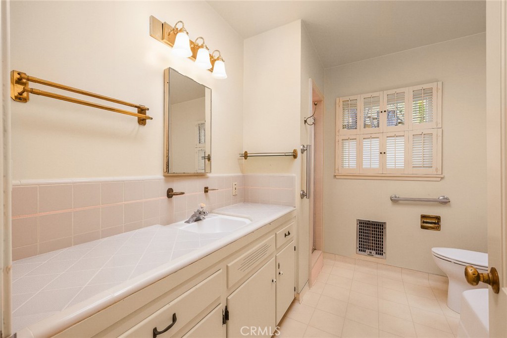 1709 El Vista Circle