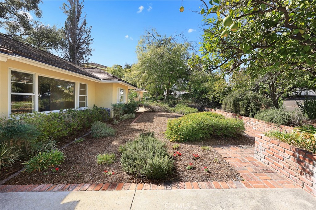 1709 El Vista Circle