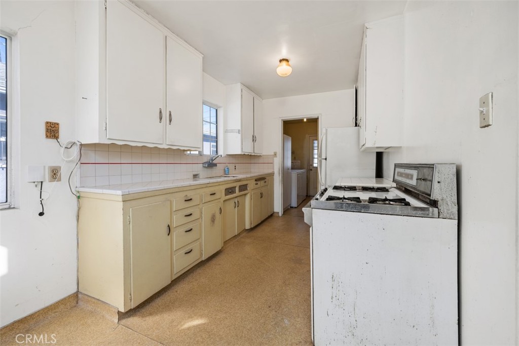 5627 Bowcroft Street