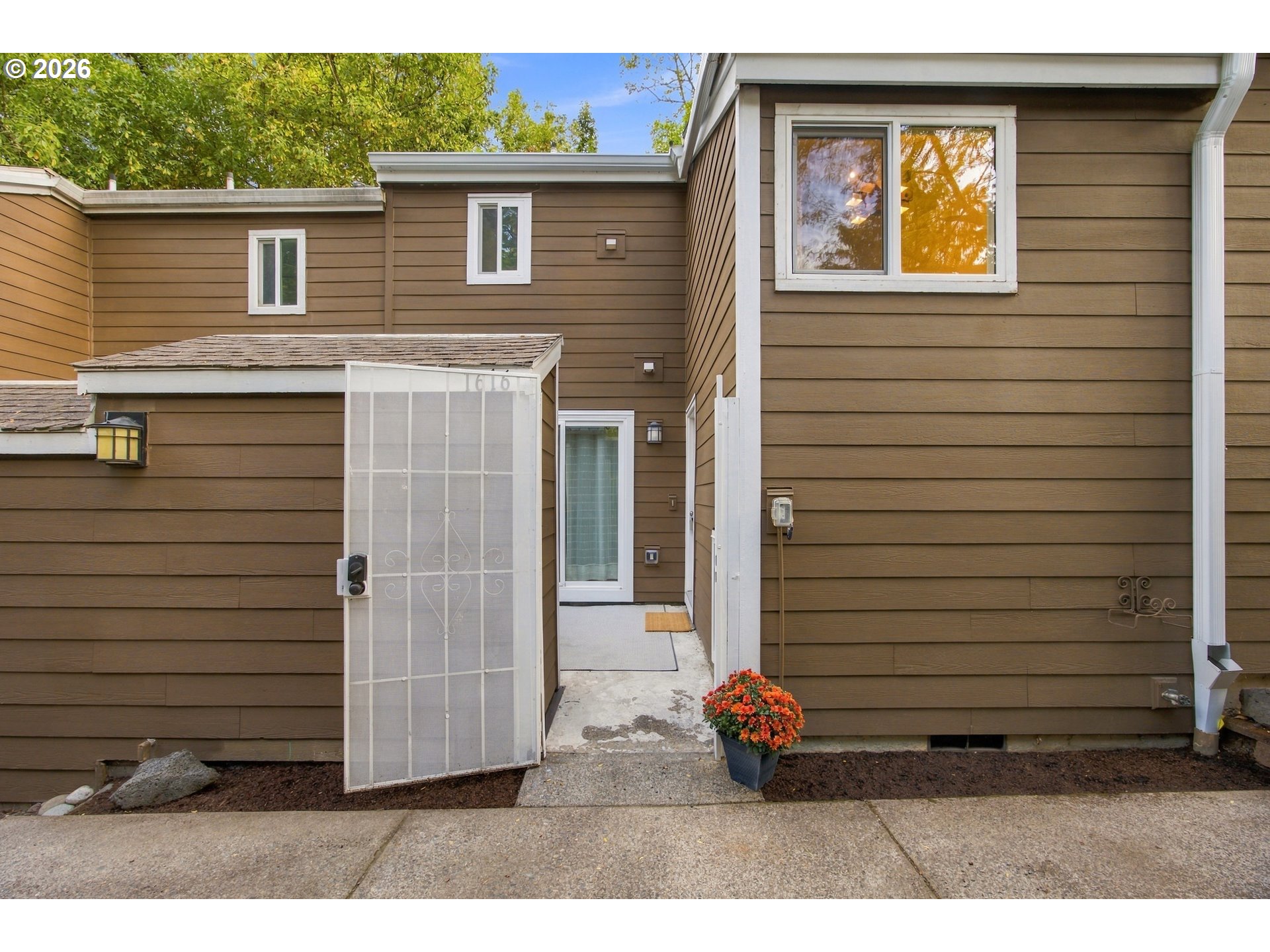 1616 VILLAGE PARK PL