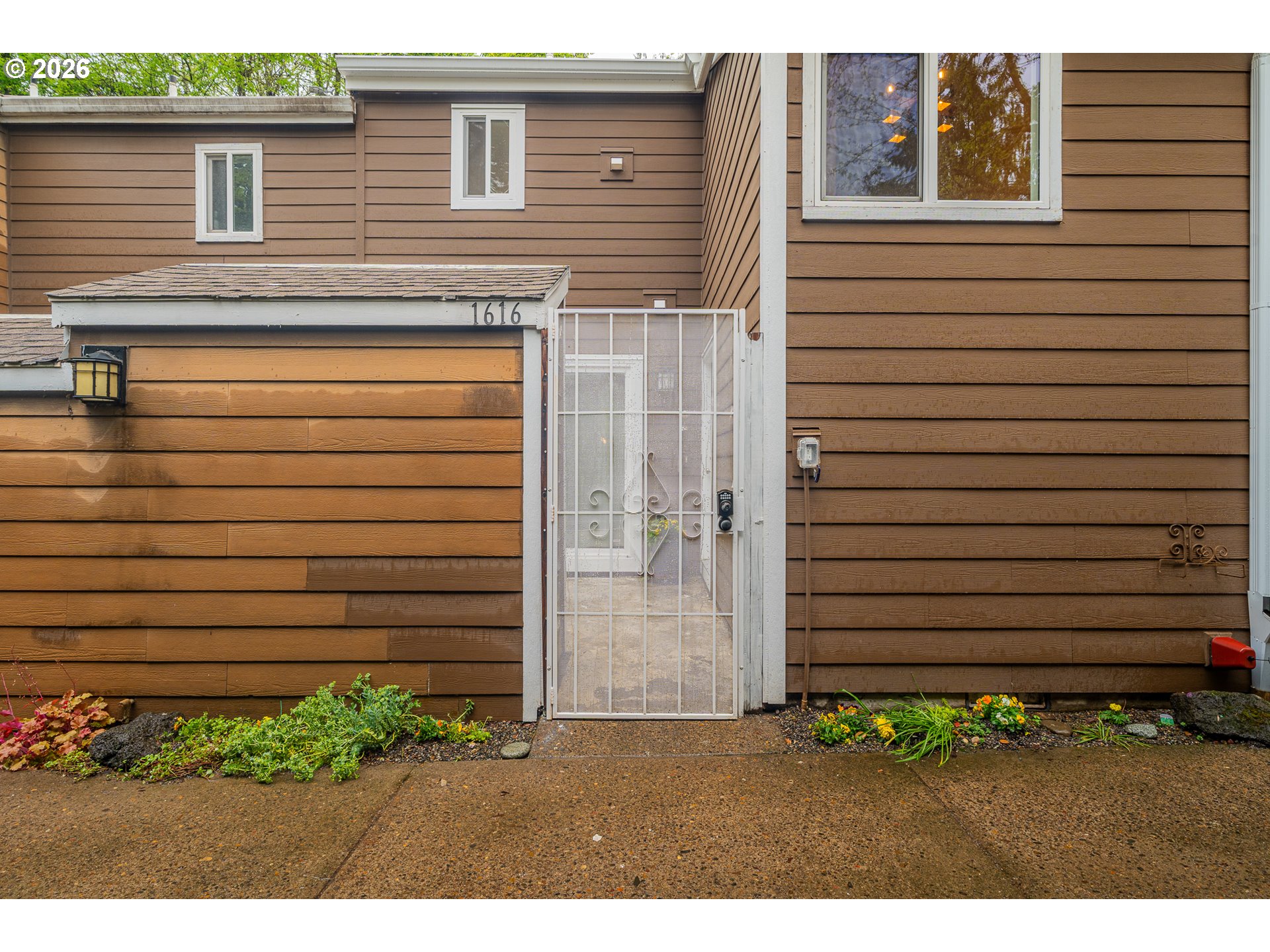 1616 VILLAGE PARK PL