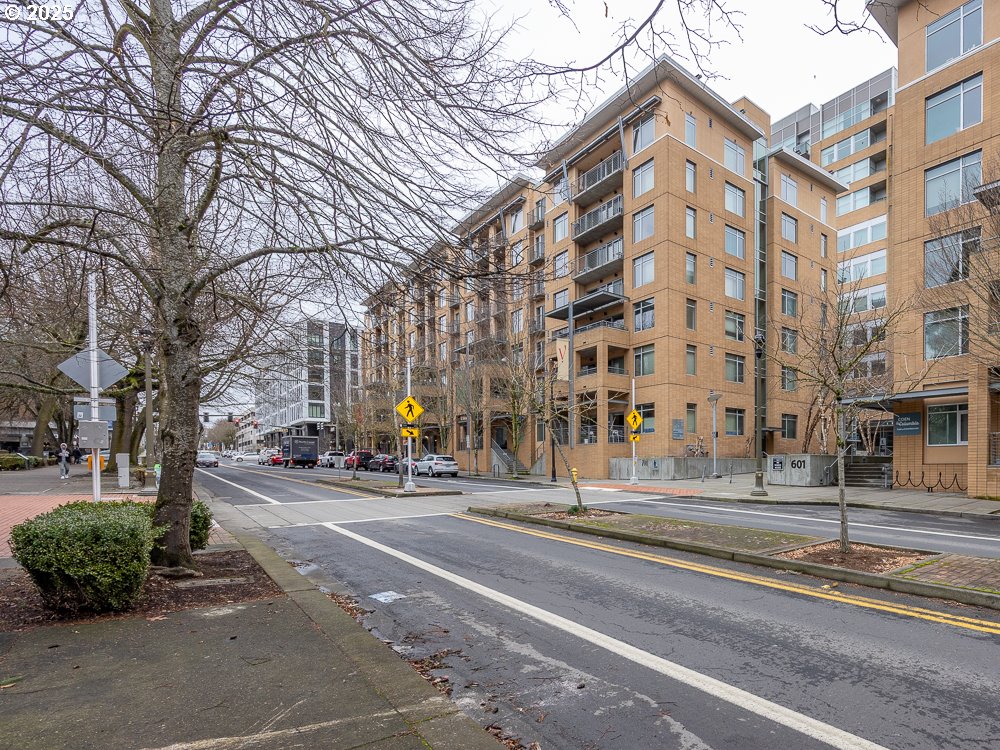 701 COLUMBIA ST 410