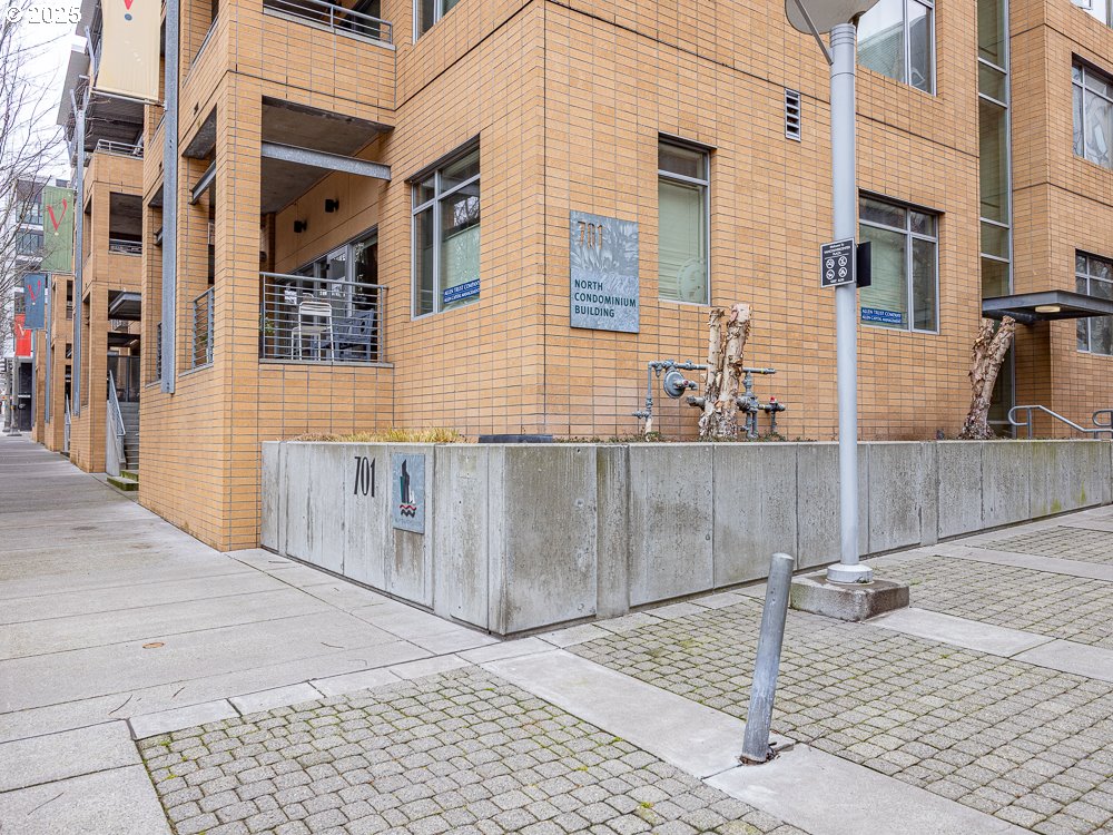 701 COLUMBIA ST 410
