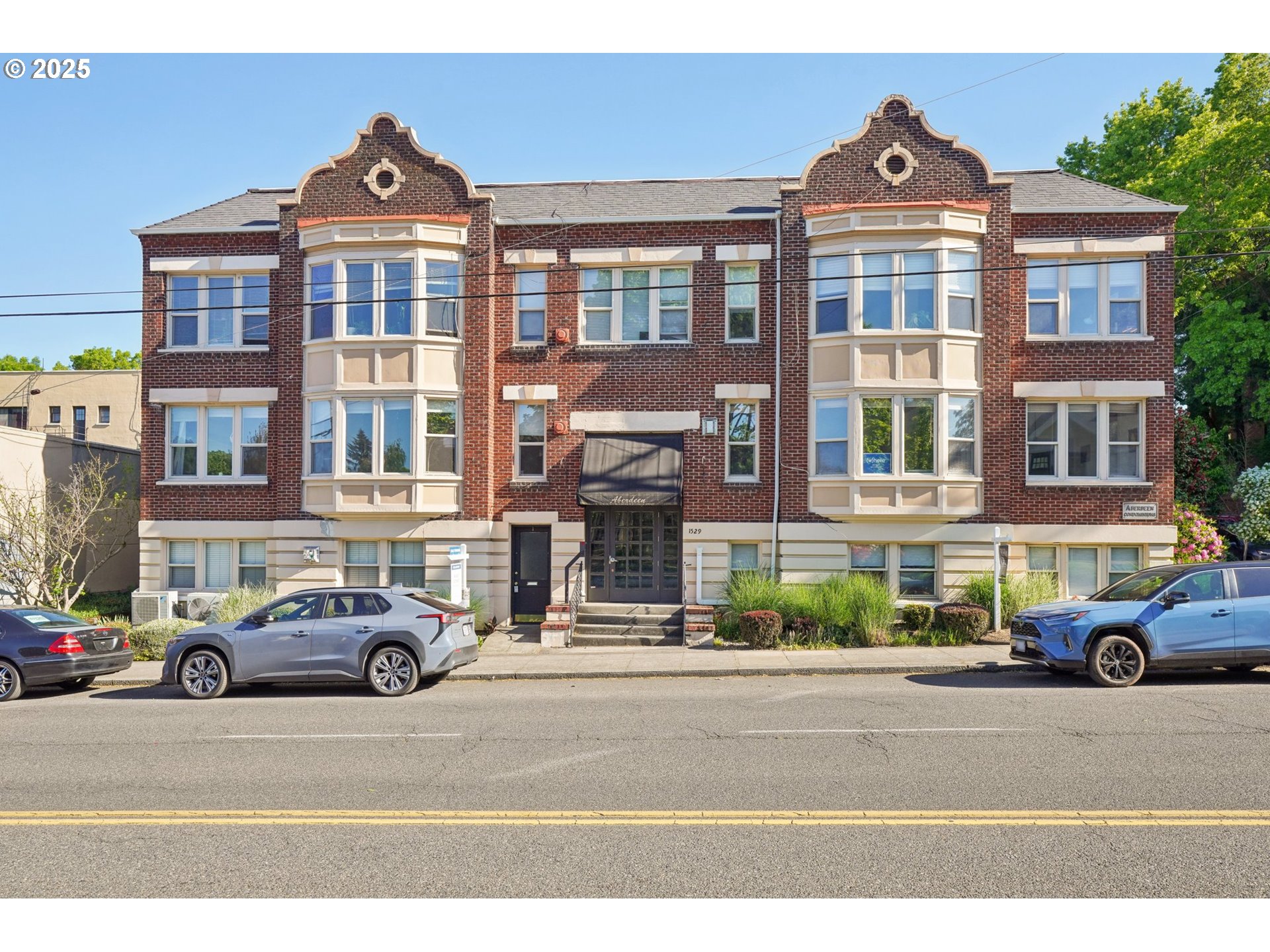 1529 SE HAWTHORNE BLVD 2