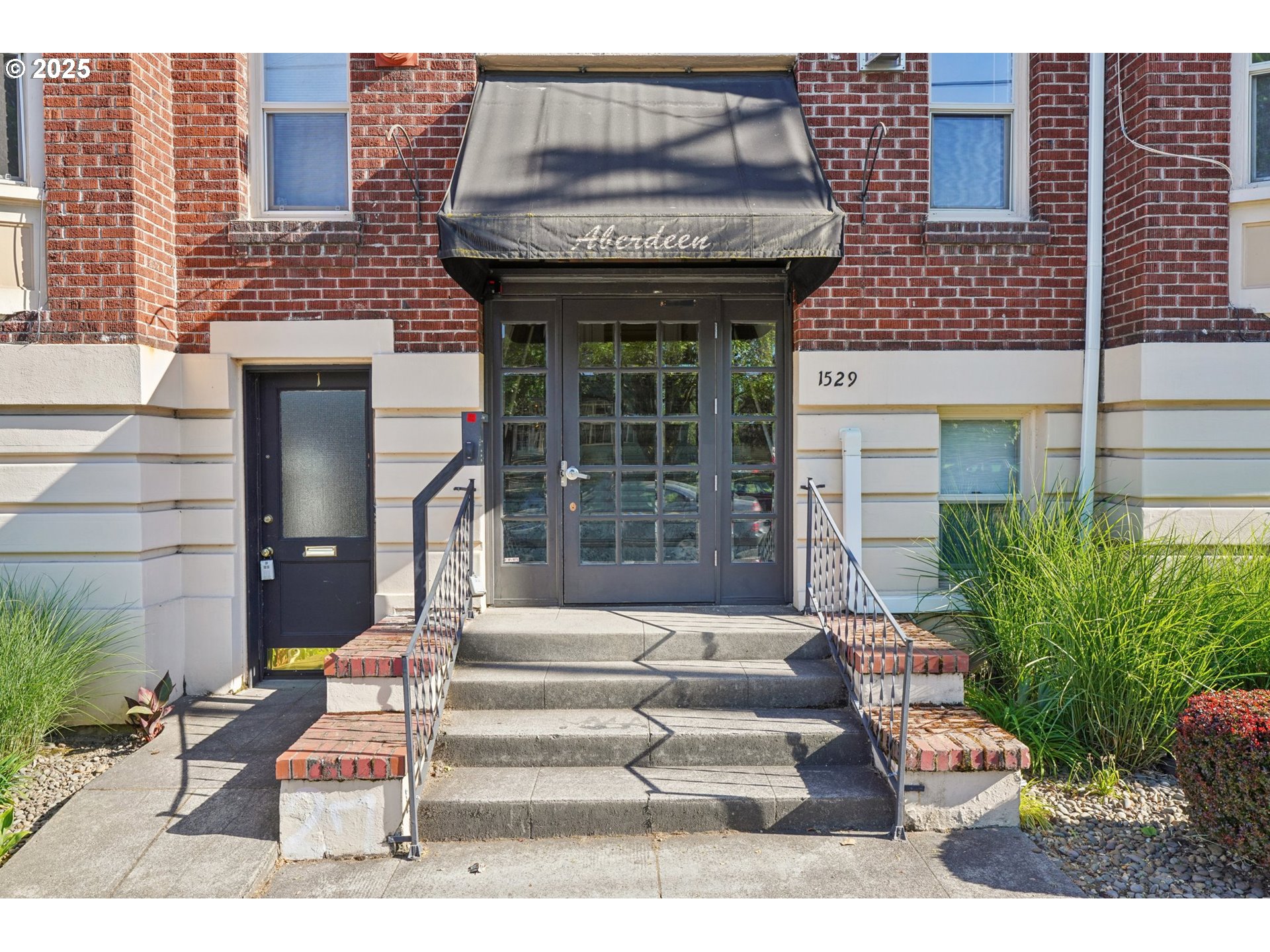 1529 SE HAWTHORNE BLVD 2