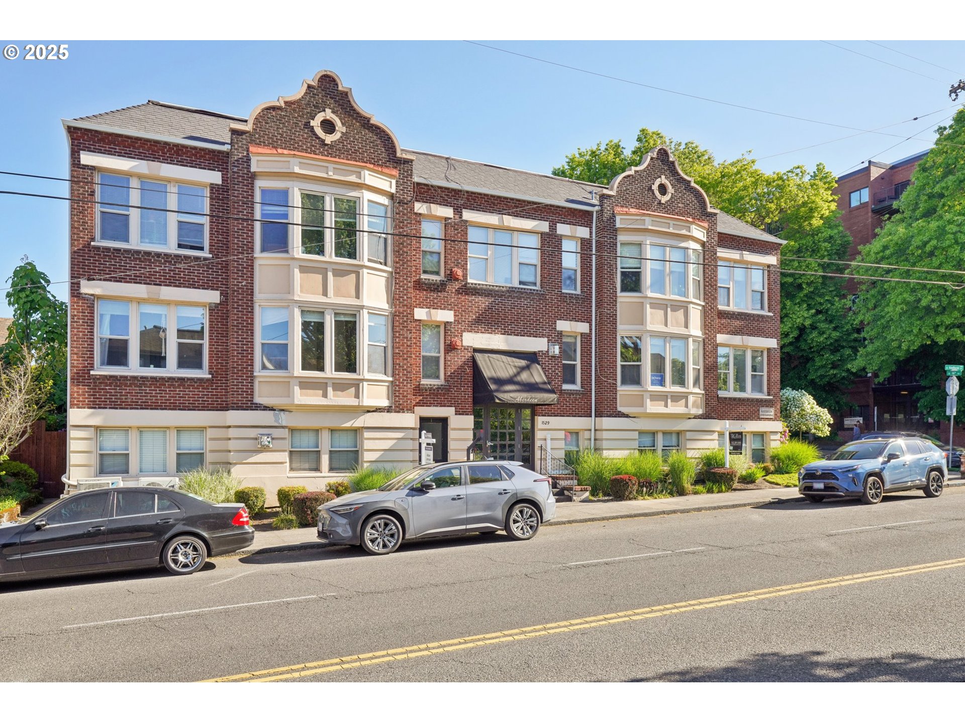 1529 SE HAWTHORNE BLVD 2