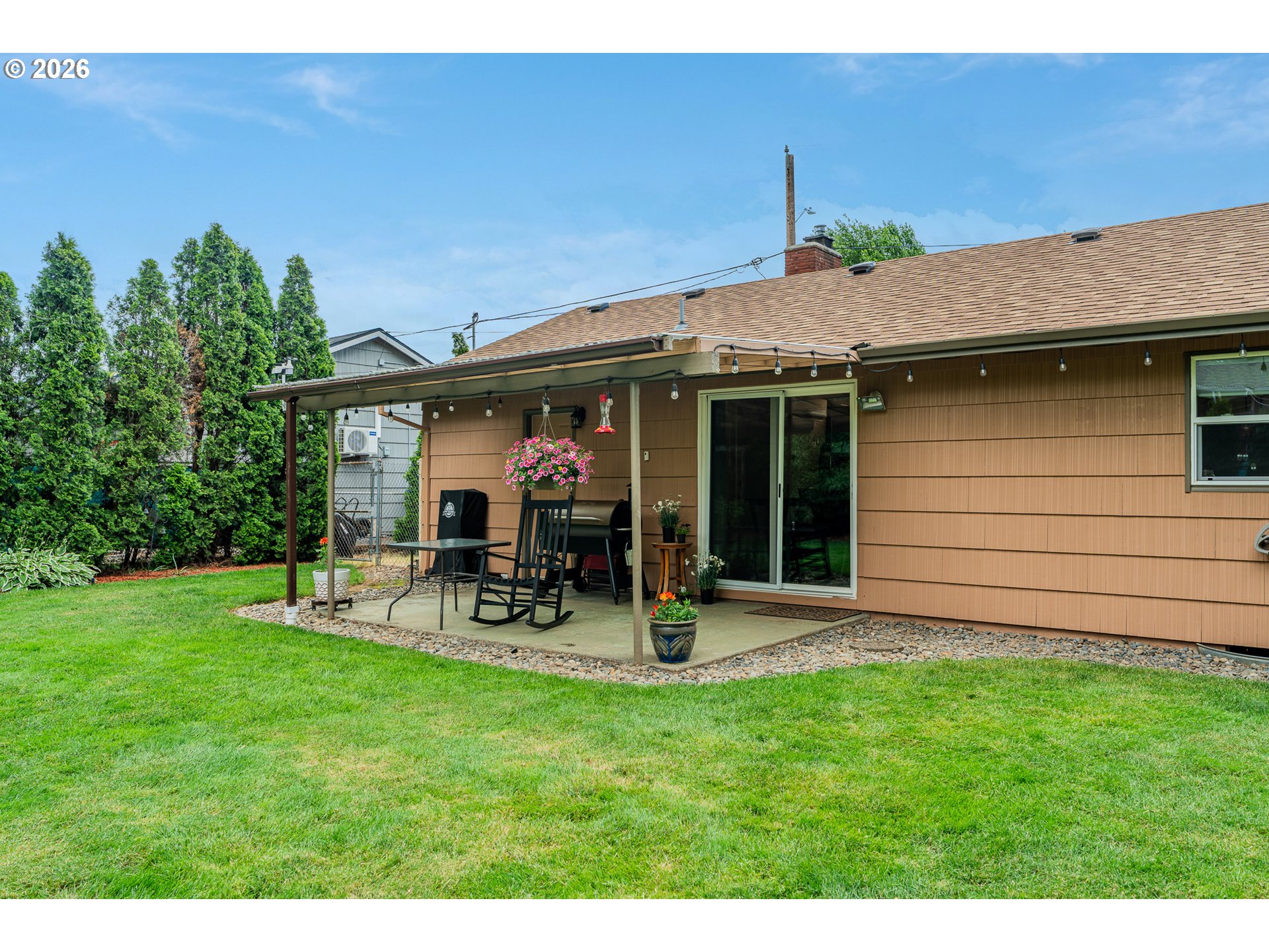 200 SE EVELYN AVE