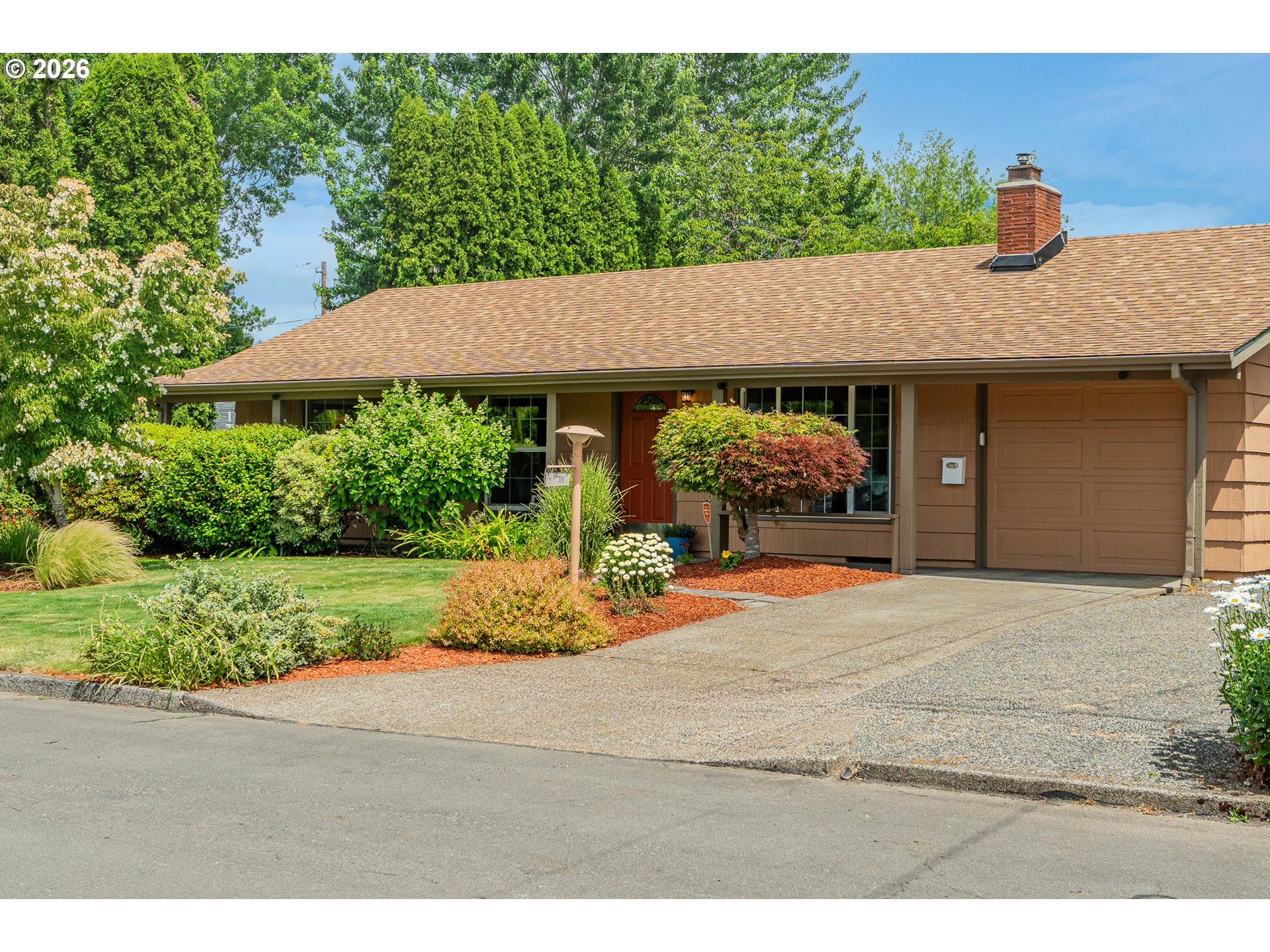 200 SE EVELYN AVE