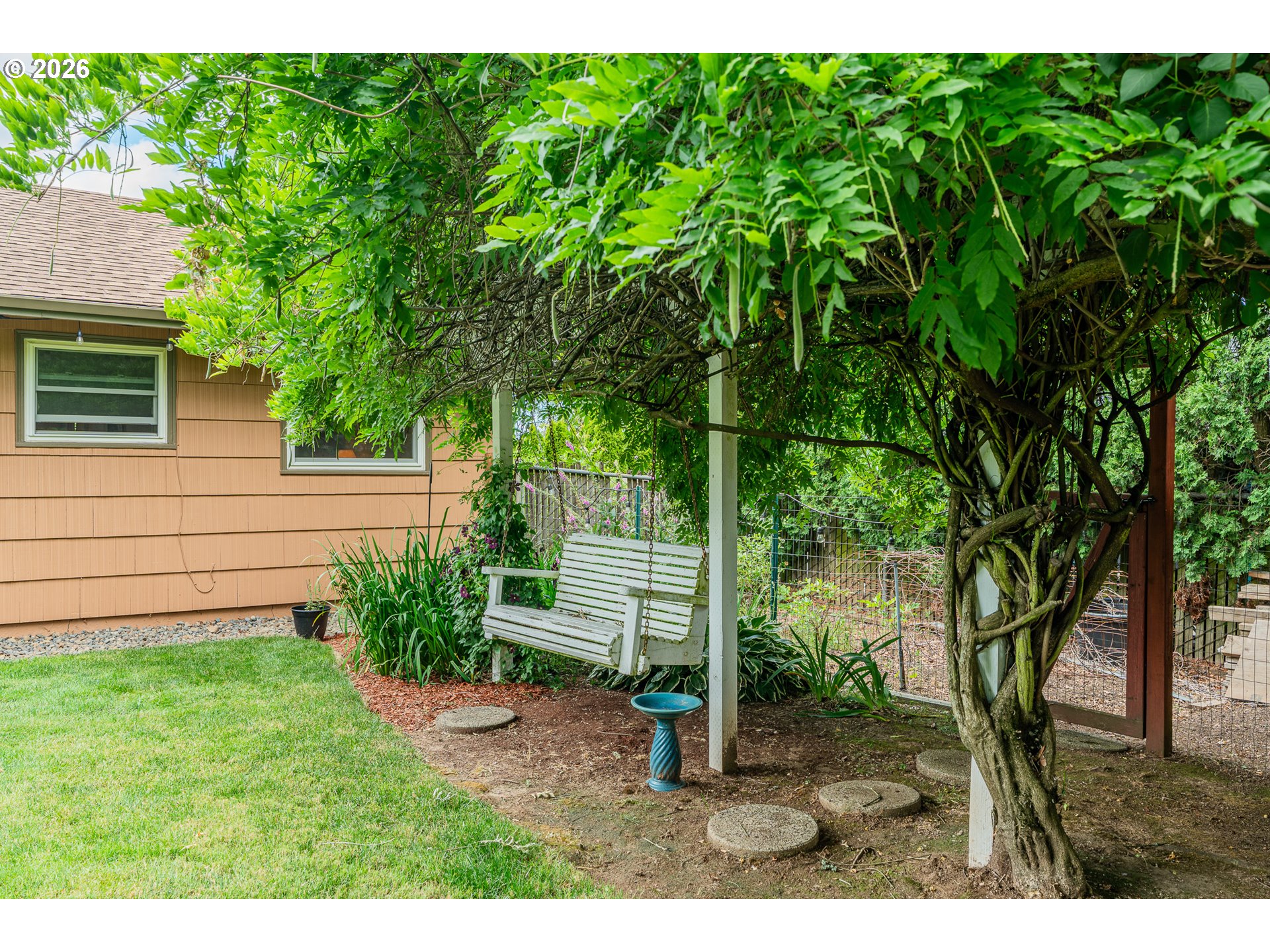 200 SE EVELYN AVE