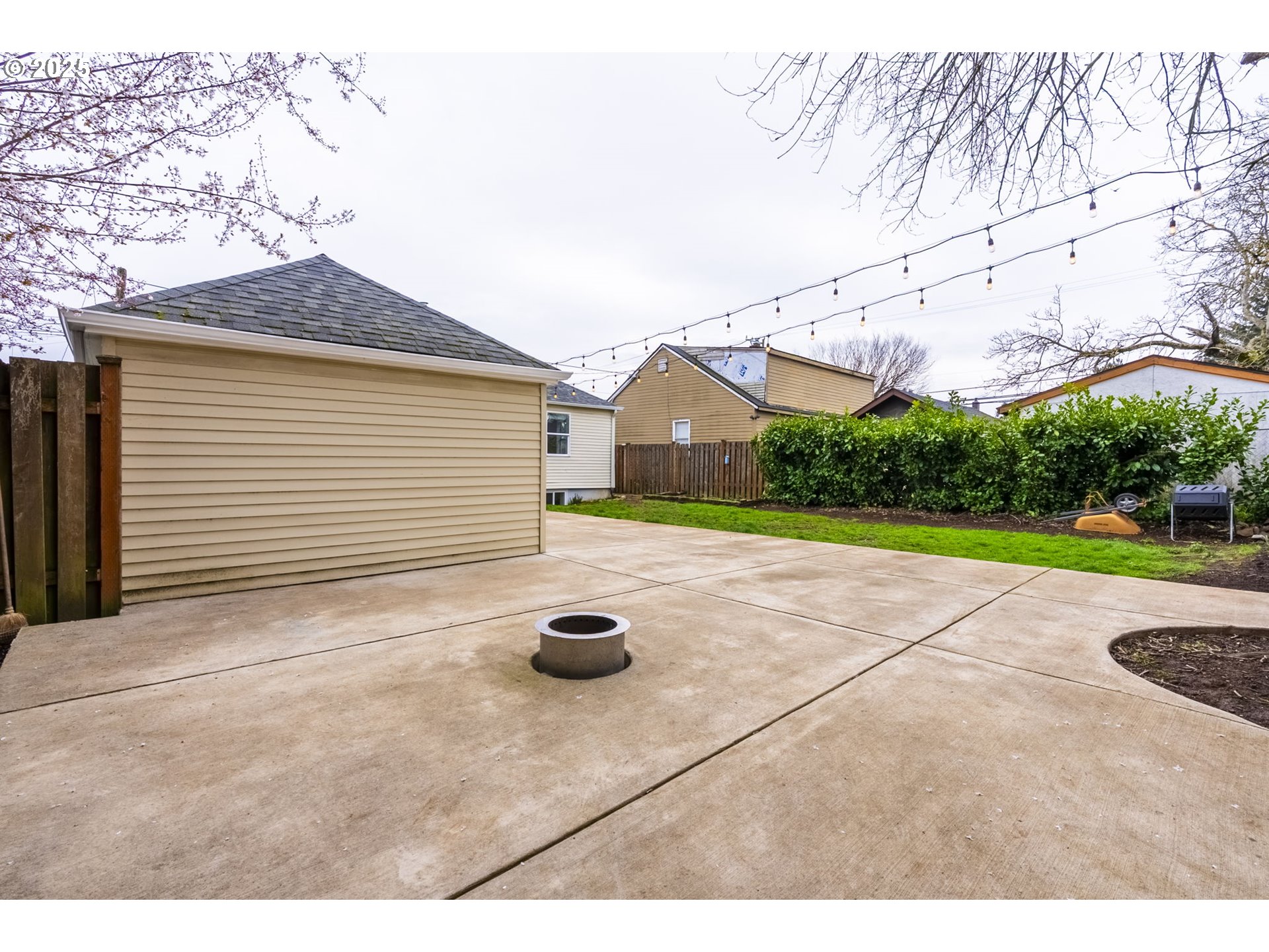 1215 NE 80TH AVE