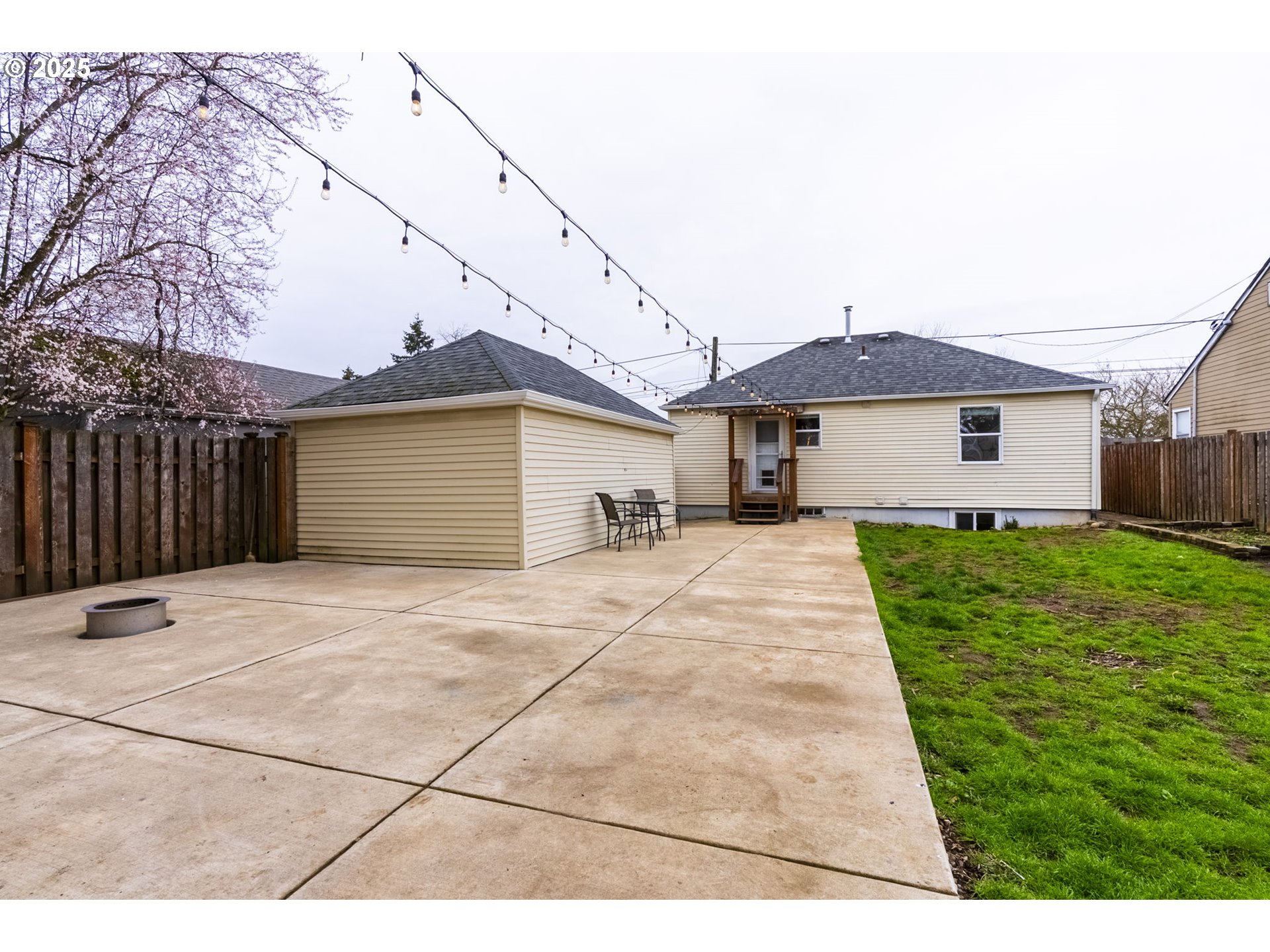 1215 NE 80TH AVE