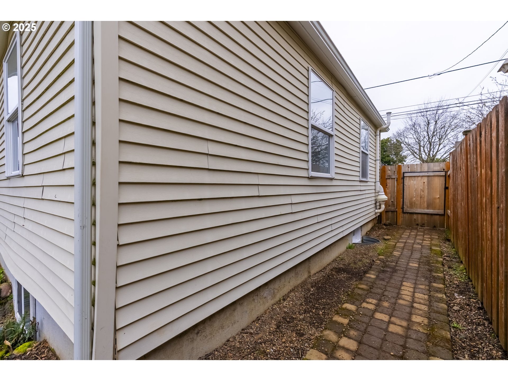 1215 NE 80TH AVE