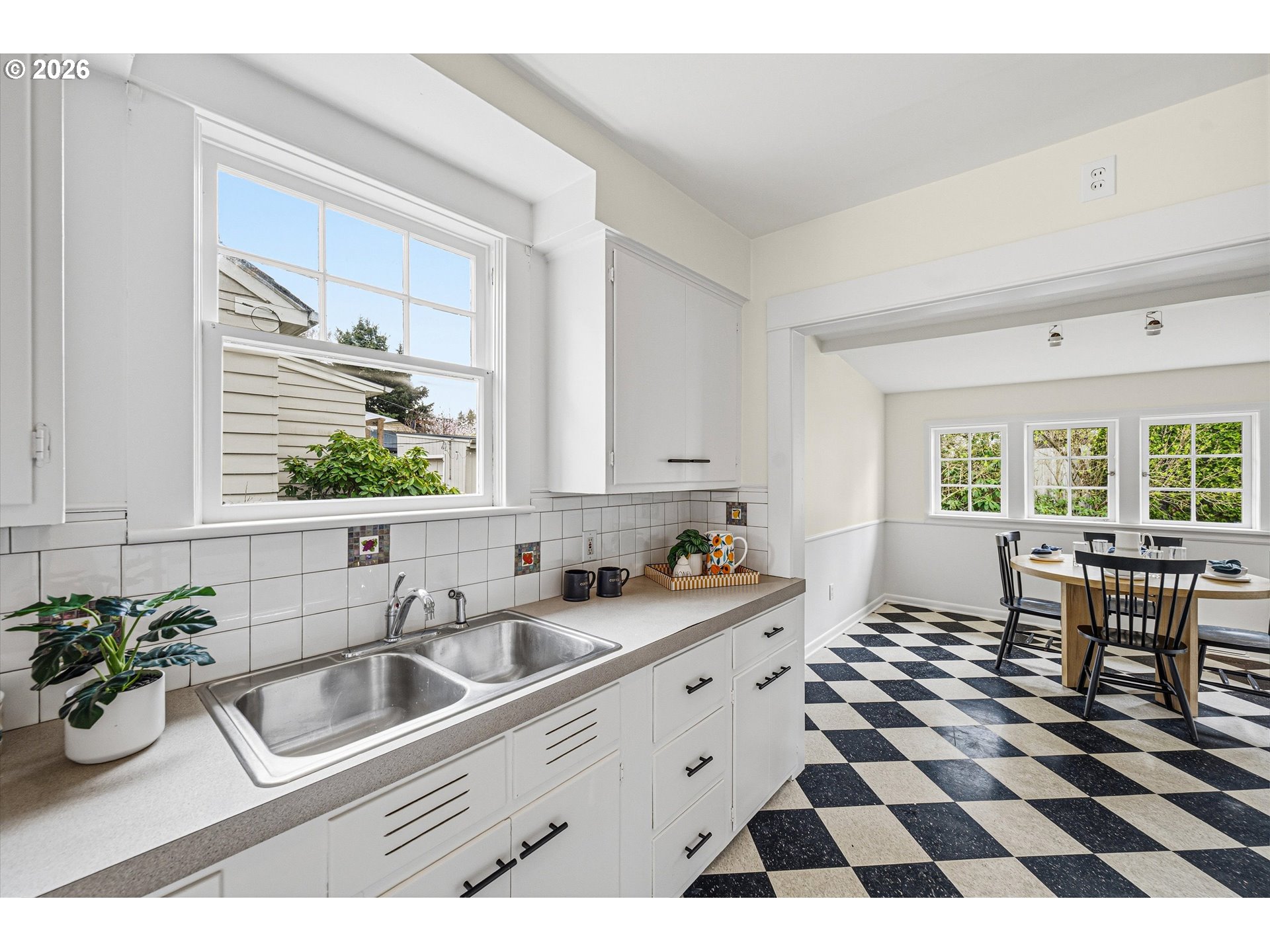 2801 NE 35TH PL