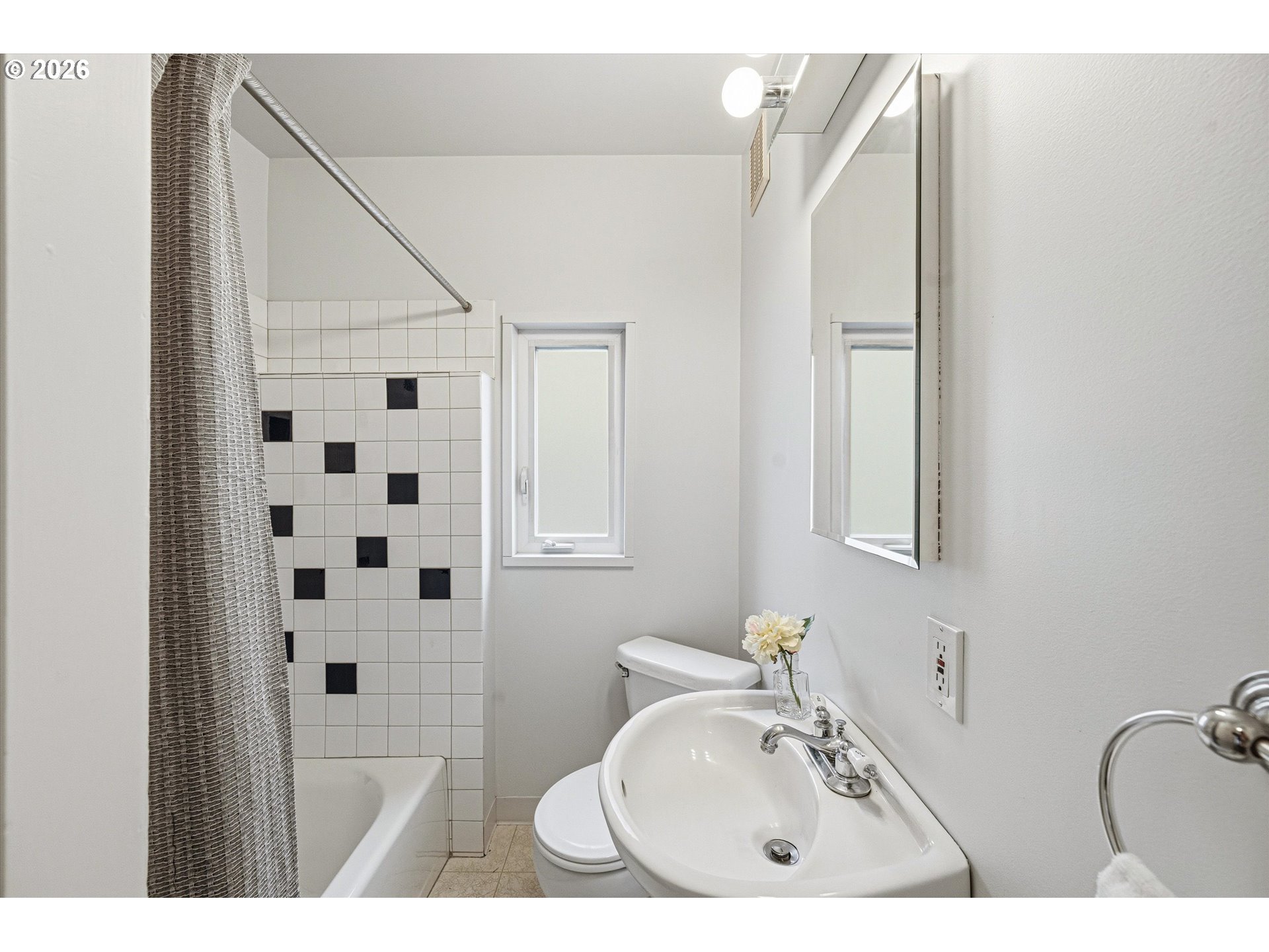 2801 NE 35TH PL