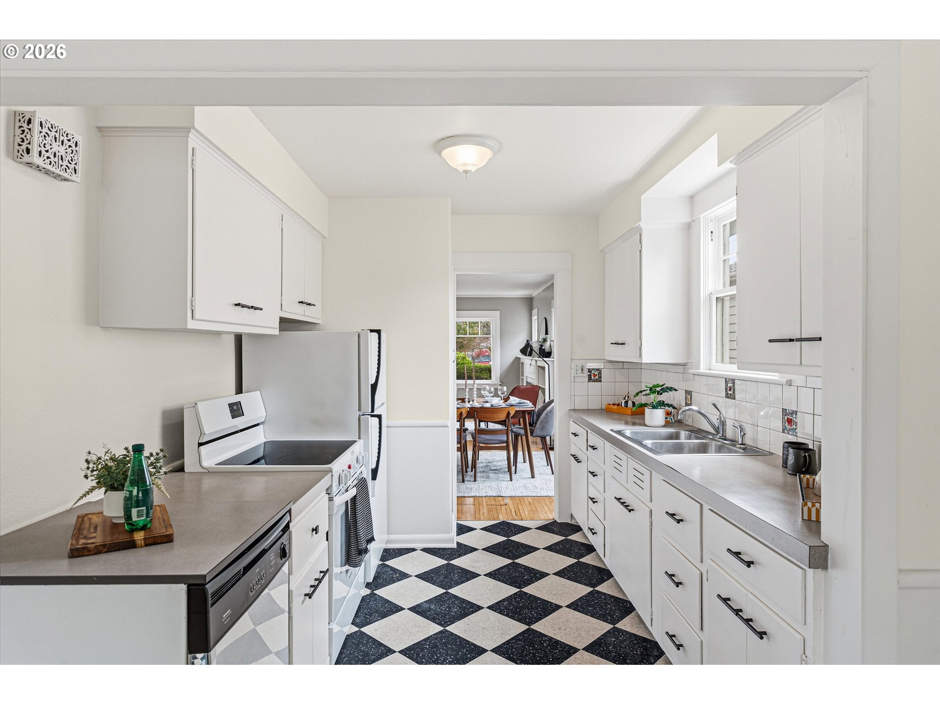 2801 NE 35TH PL